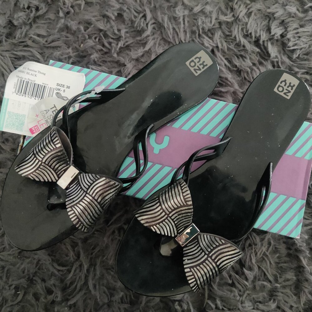 ZAXY slippers, size US7